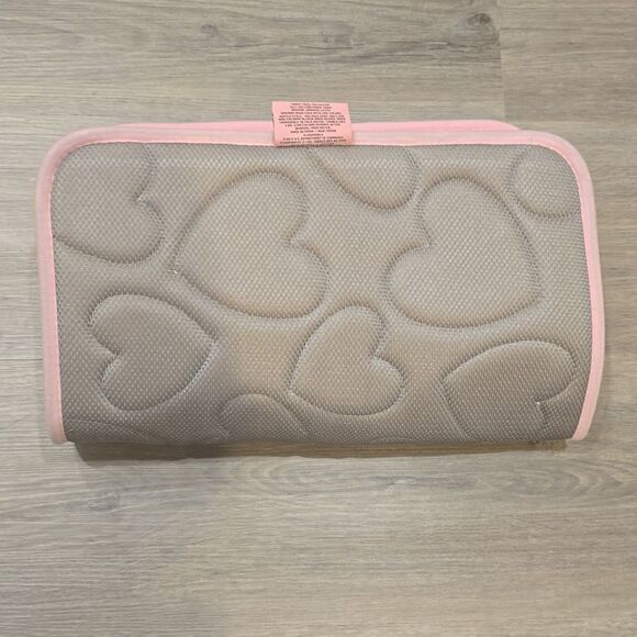 Juicy Couture Home Hearts Bold Logo Memory Foam Plush Bath Rug - Picture 6 of 6